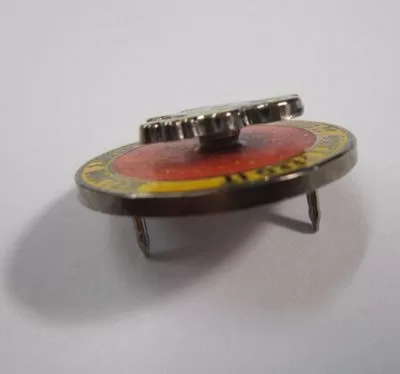 bobble head pin-side picture