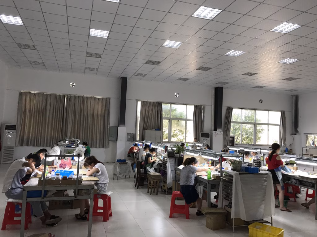 Hand by hand coloring room.